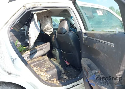 2009 Chrysler 300C Hemi z USA, uszkodzony, nr VIN 2C3KA63T89H523049